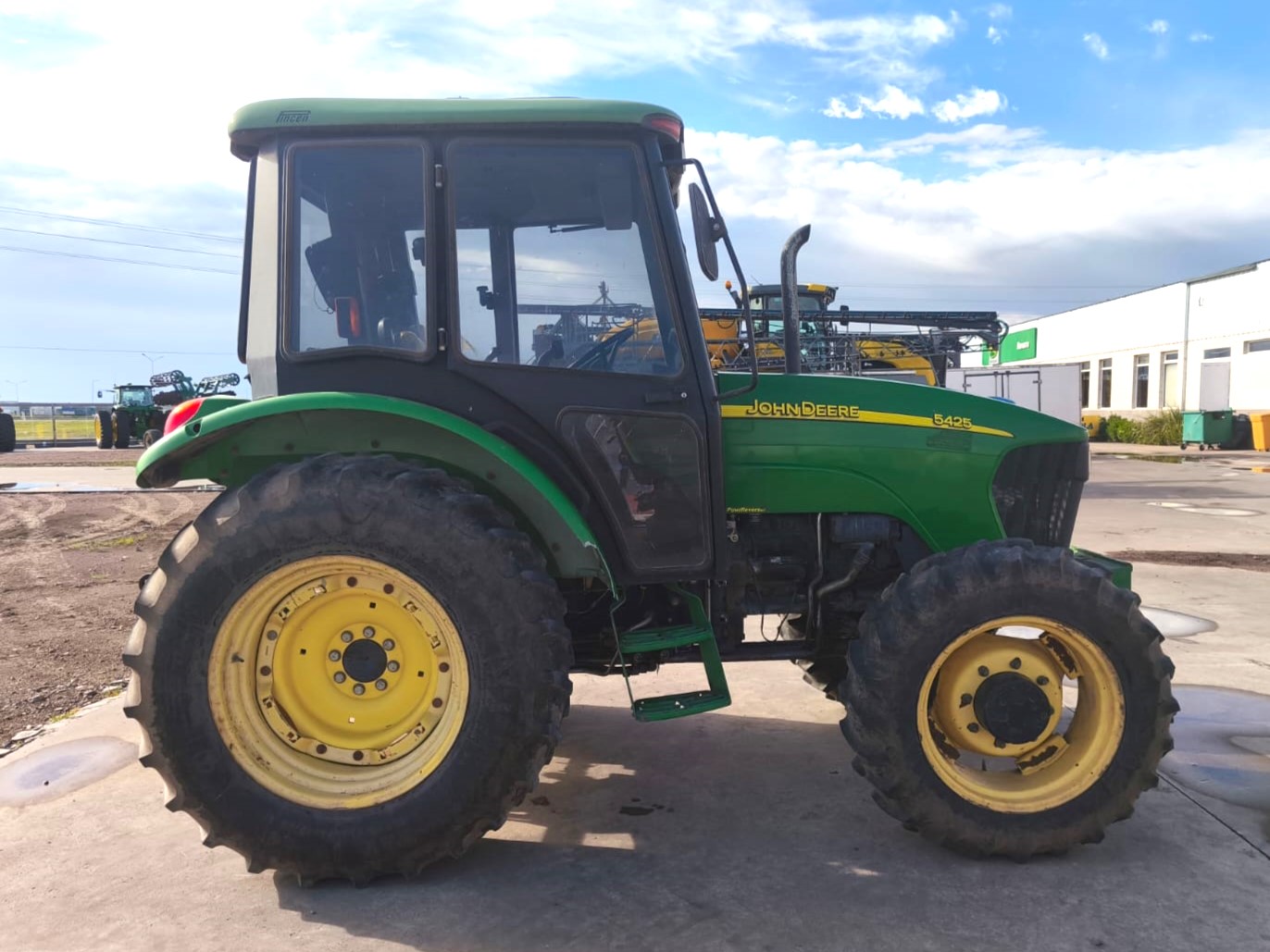 Tractor John Deere 5425, año 2009