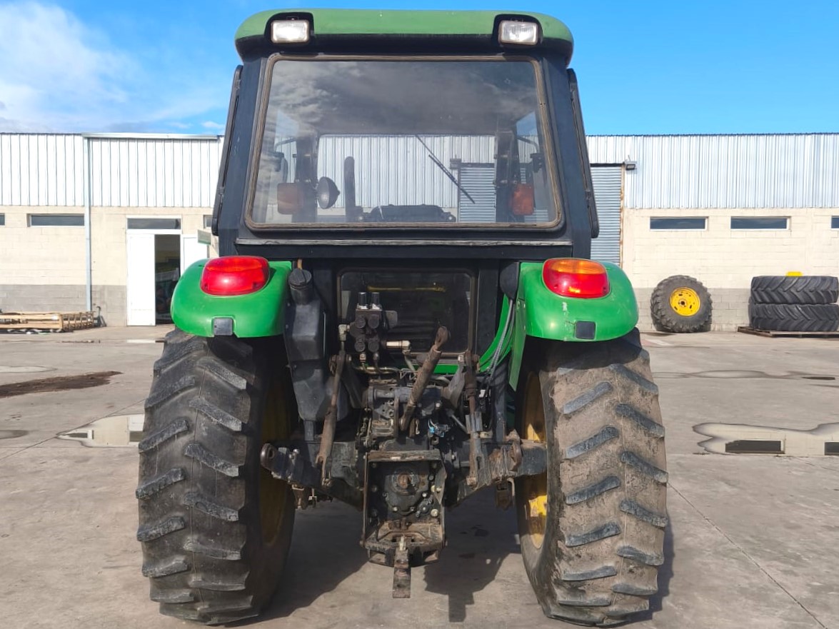 Tractor John Deere 5425, año 2009