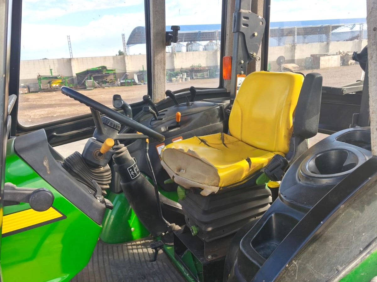 Tractor John Deere 5425, año 2009