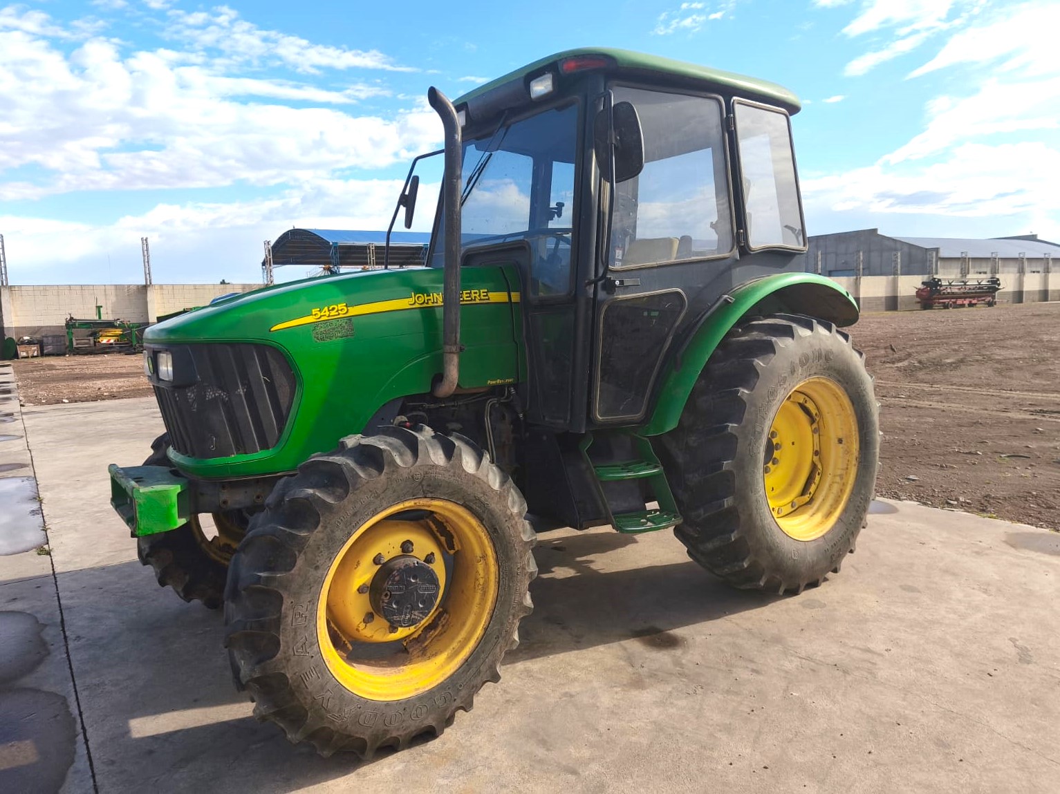Tractor John Deere 5425, año 2009