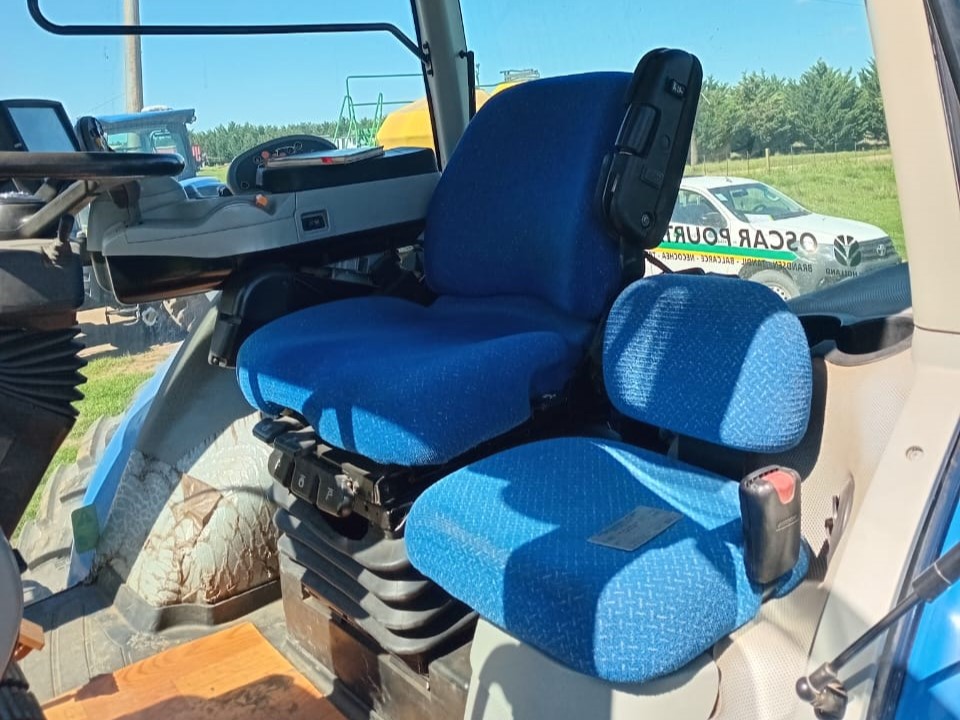 Tractor New Holland T8 355, año 2012