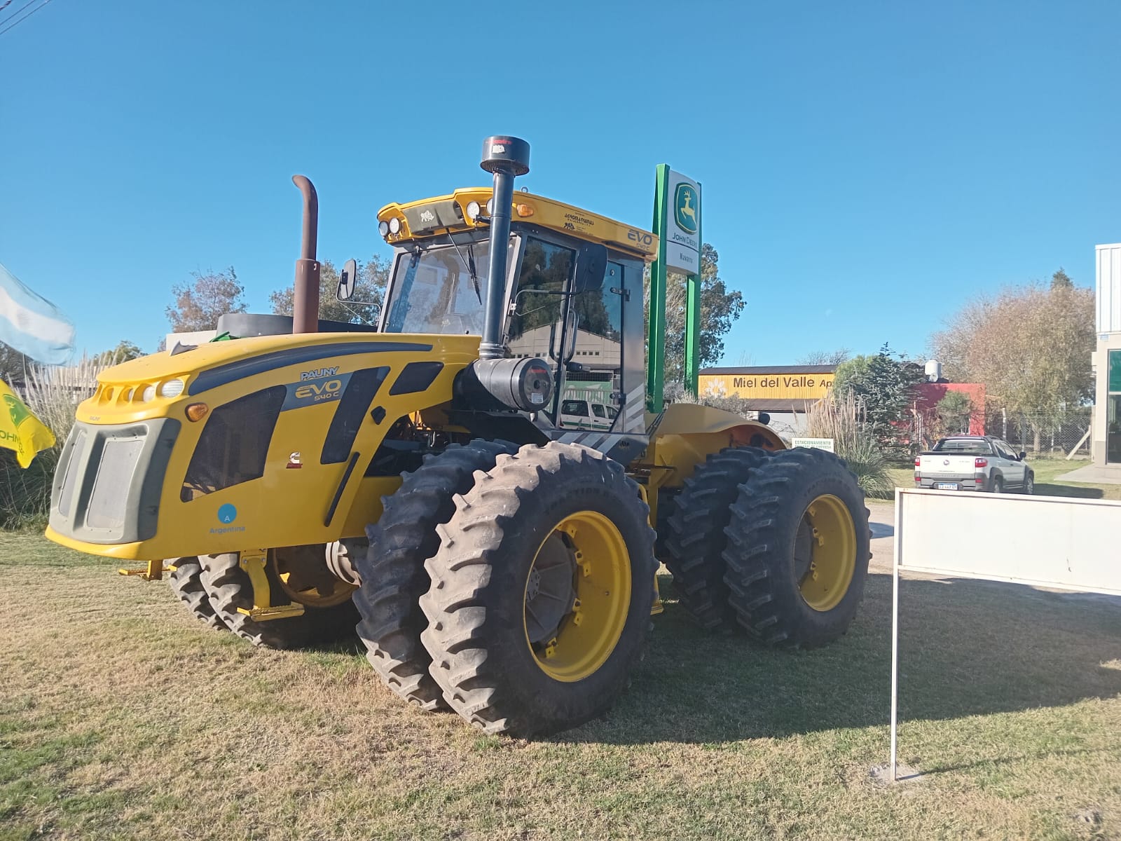 Tractor Pauny 540c, año 2022