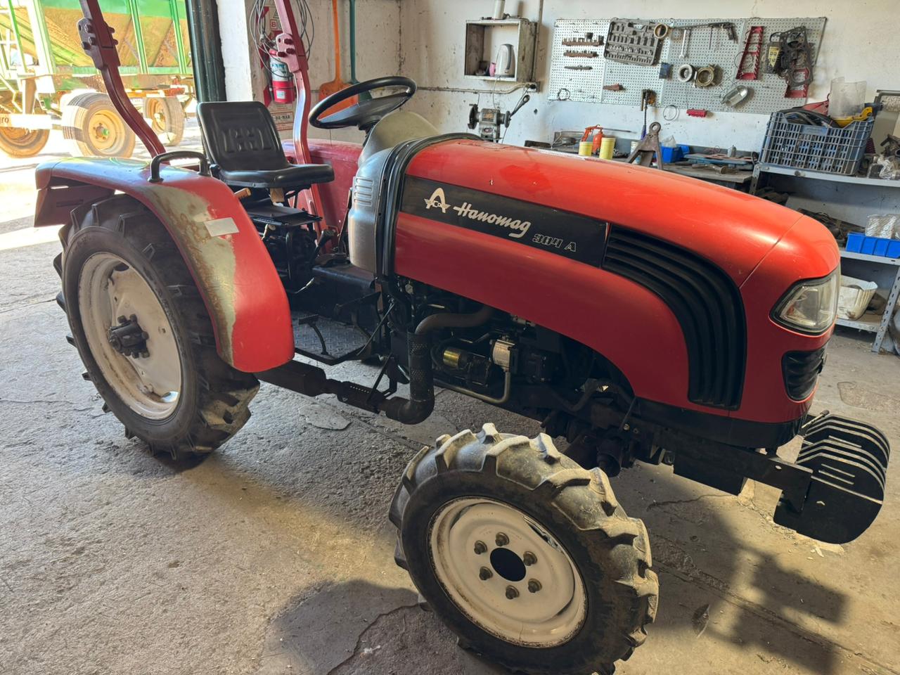 Tractor Hanomag 304 A, año 2022