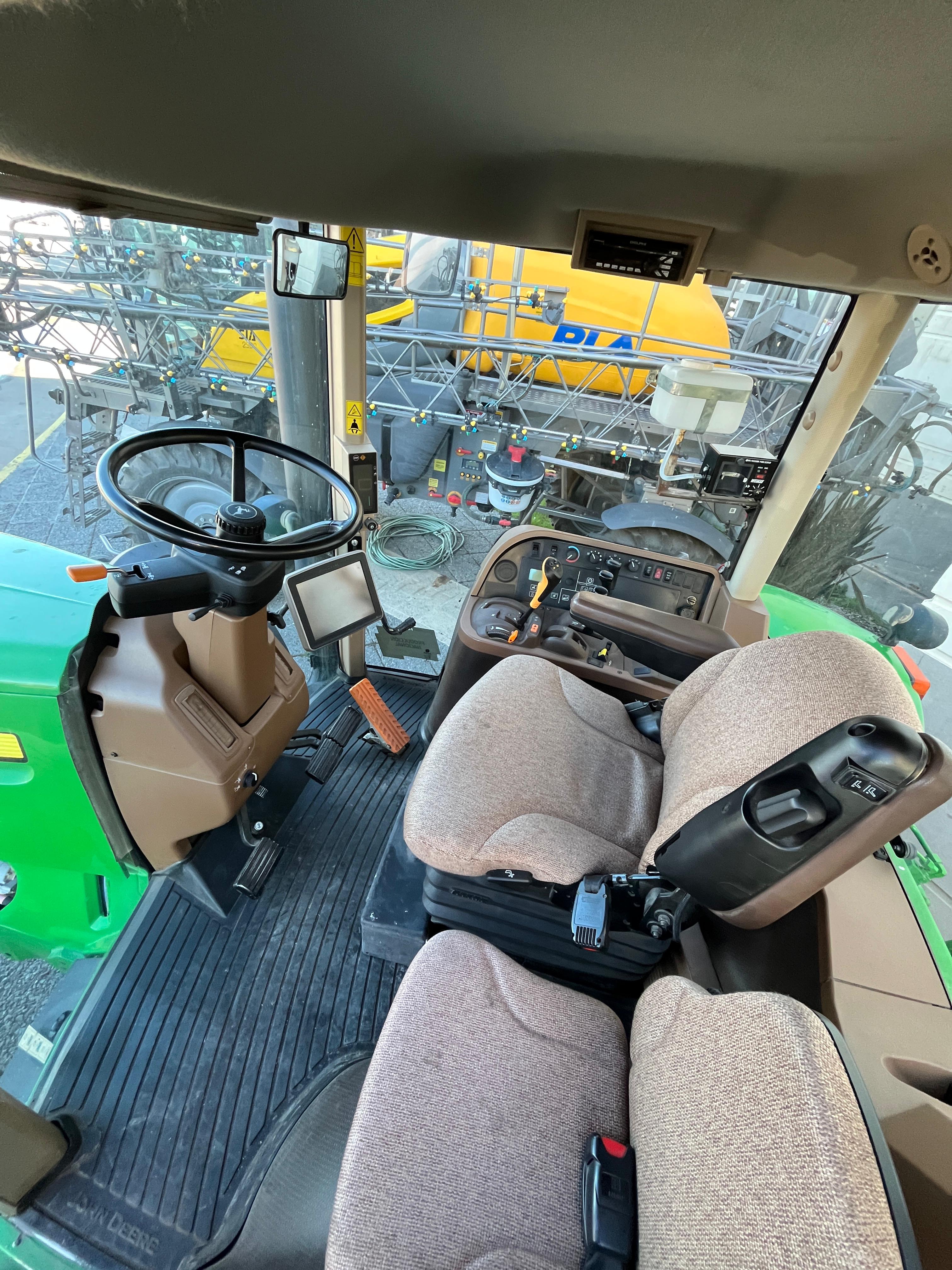 Tractor John Deere 7230J, año 2018