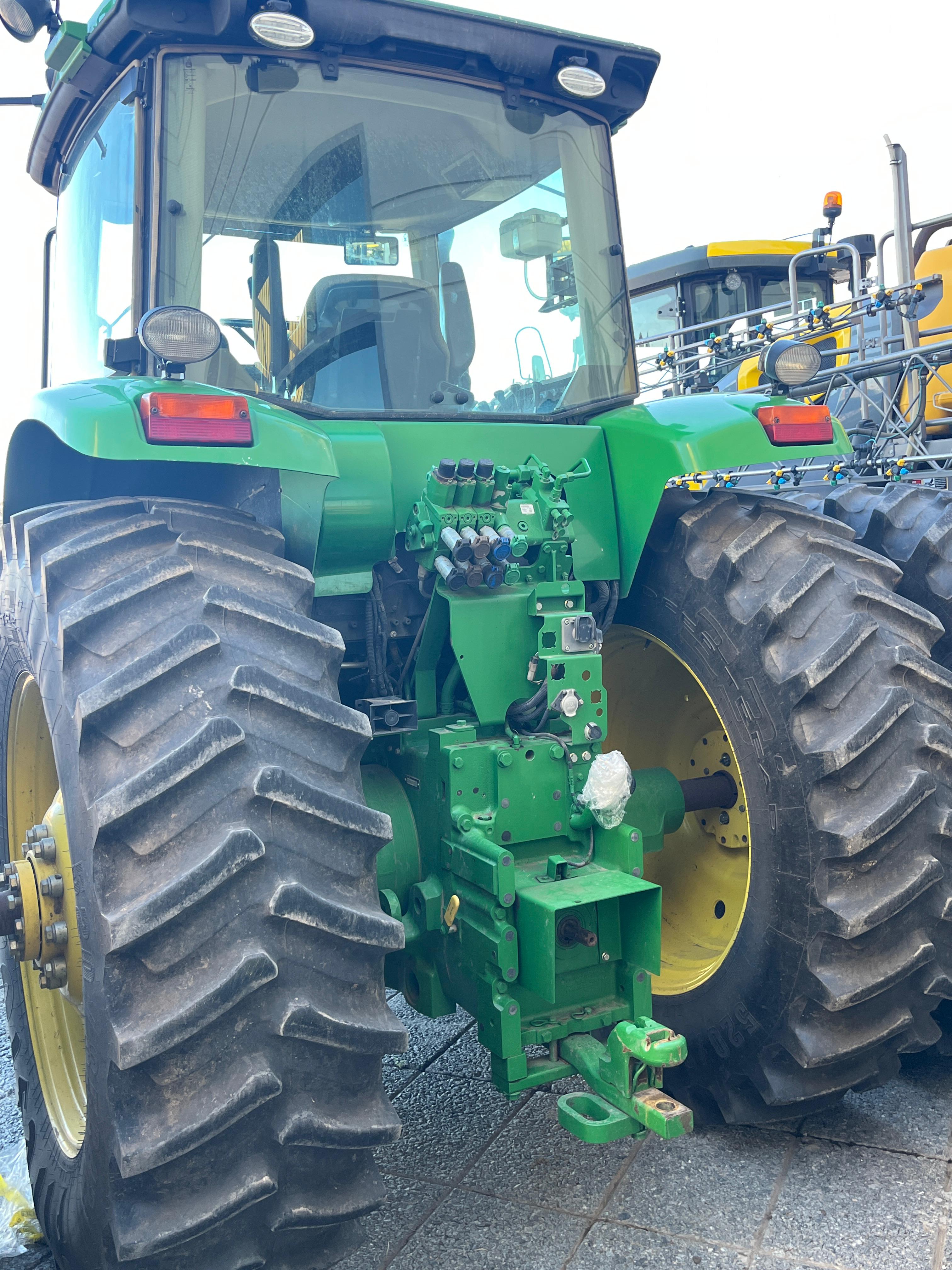 Tractor John Deere 7230J, año 2018